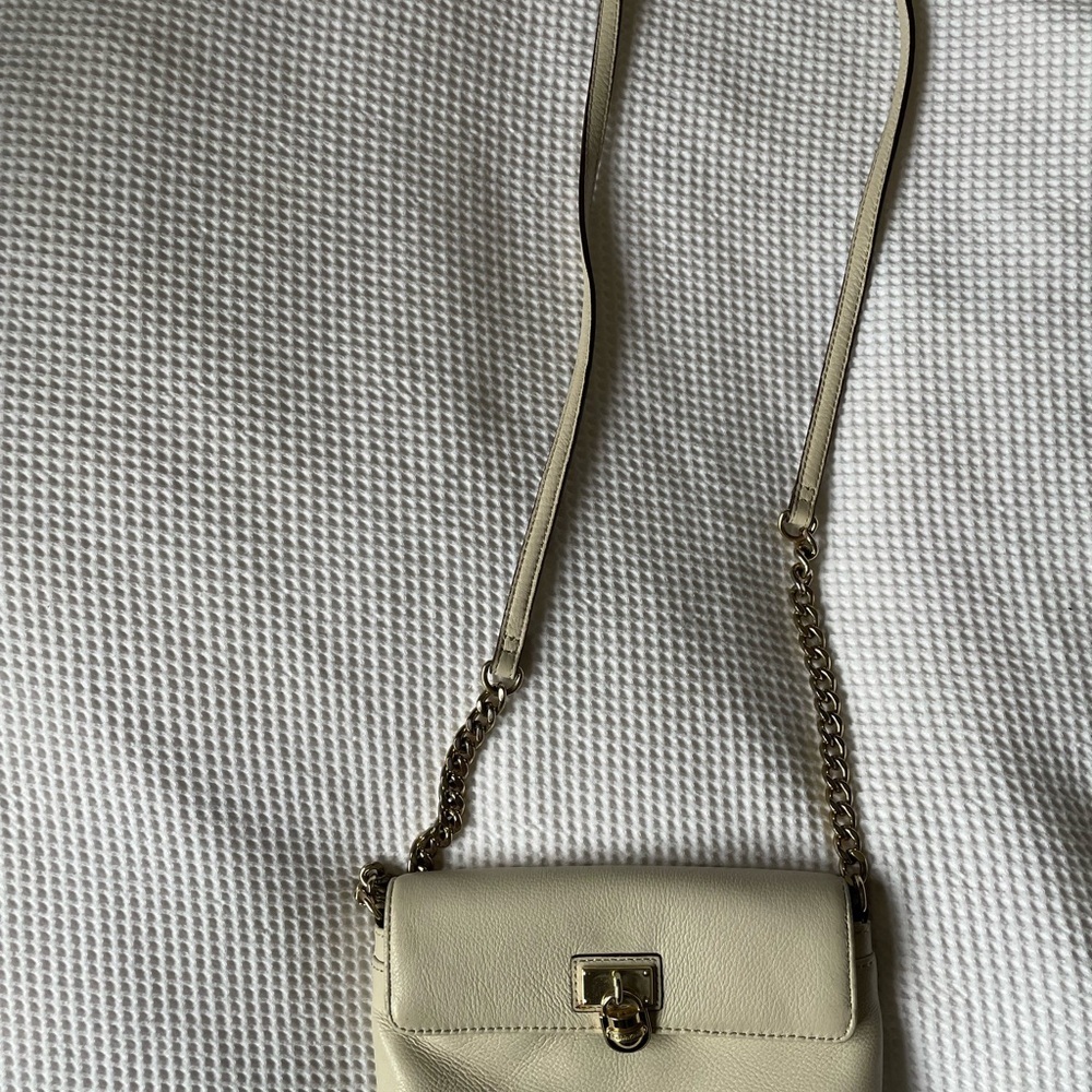 Calvin Klein Cream Crossbody Bag with Gold Chain - Picture 2 of 6